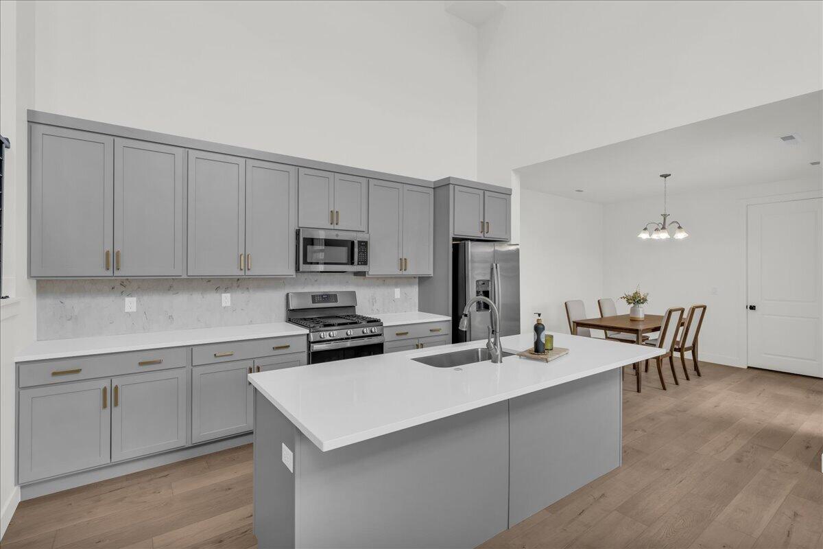 AUBURN HILLS - Residential