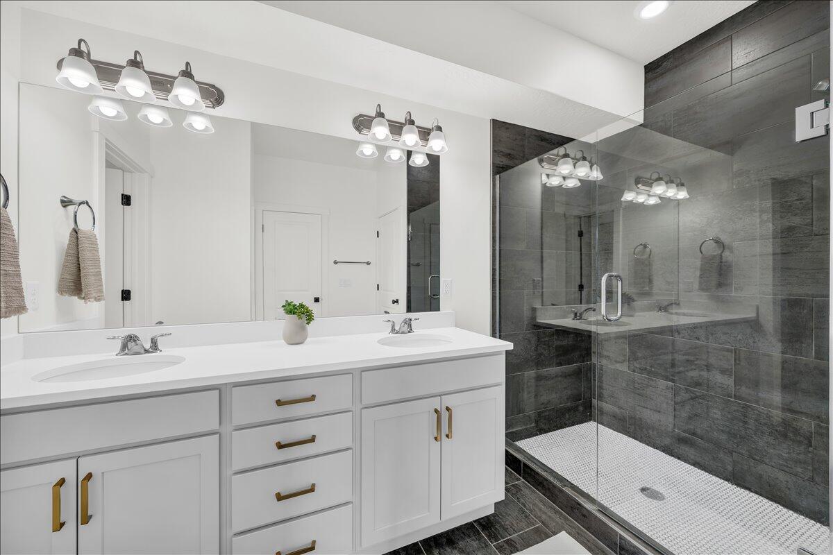 AUBURN HILLS - Residential