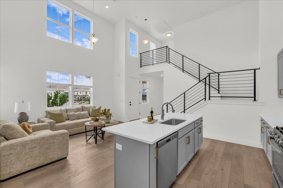 AUBURN HILLS - Residential