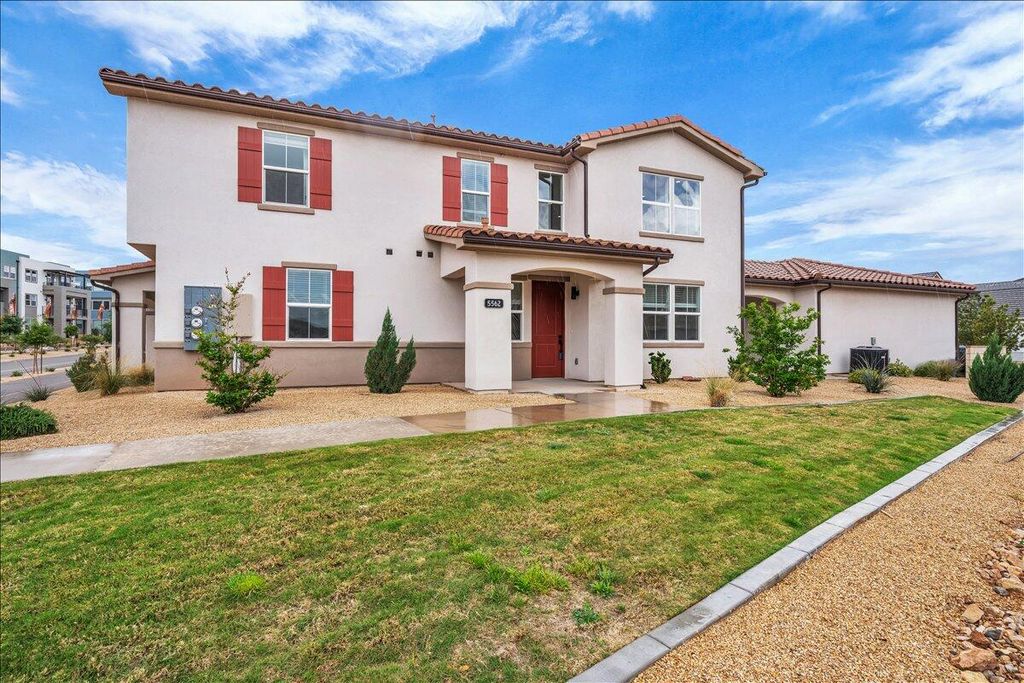 Photo of 5562 S CARNELIAN Parkway, Saint George, UT 84790 (MLS # 26-271311)