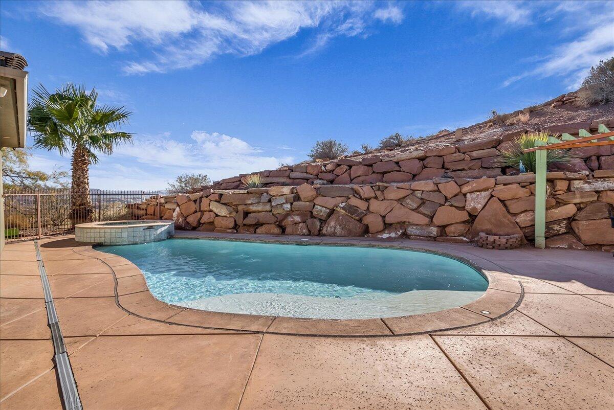 SIENNA RIDGE AT WEBB HILL - Residential