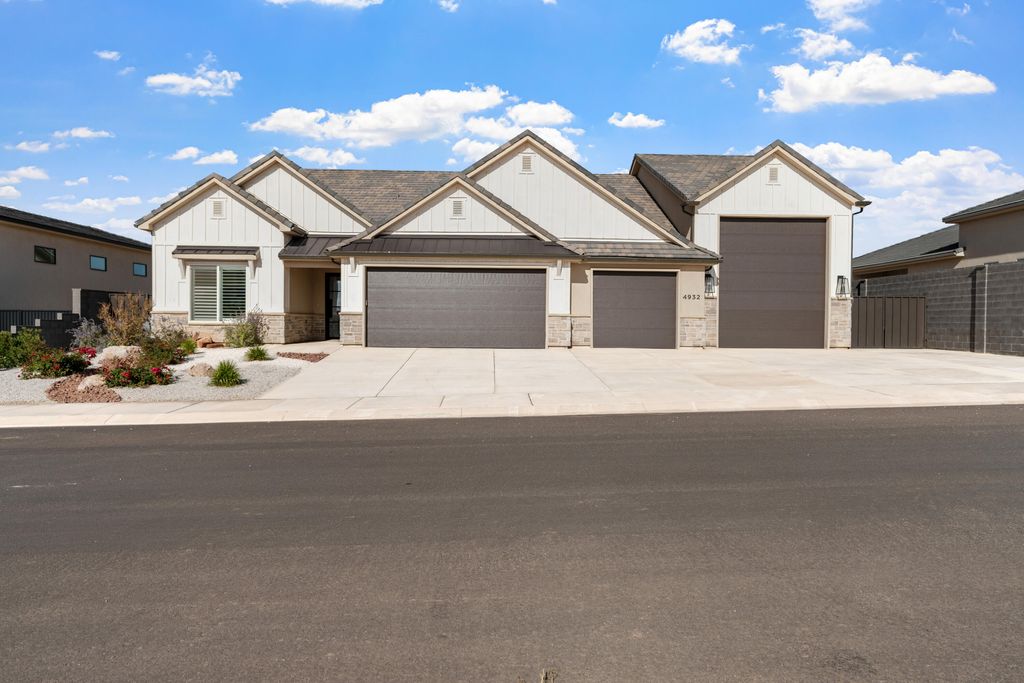 Photo of 4932 W Orchard LN, Hurricane, UT 84737 (MLS # 25-266262)