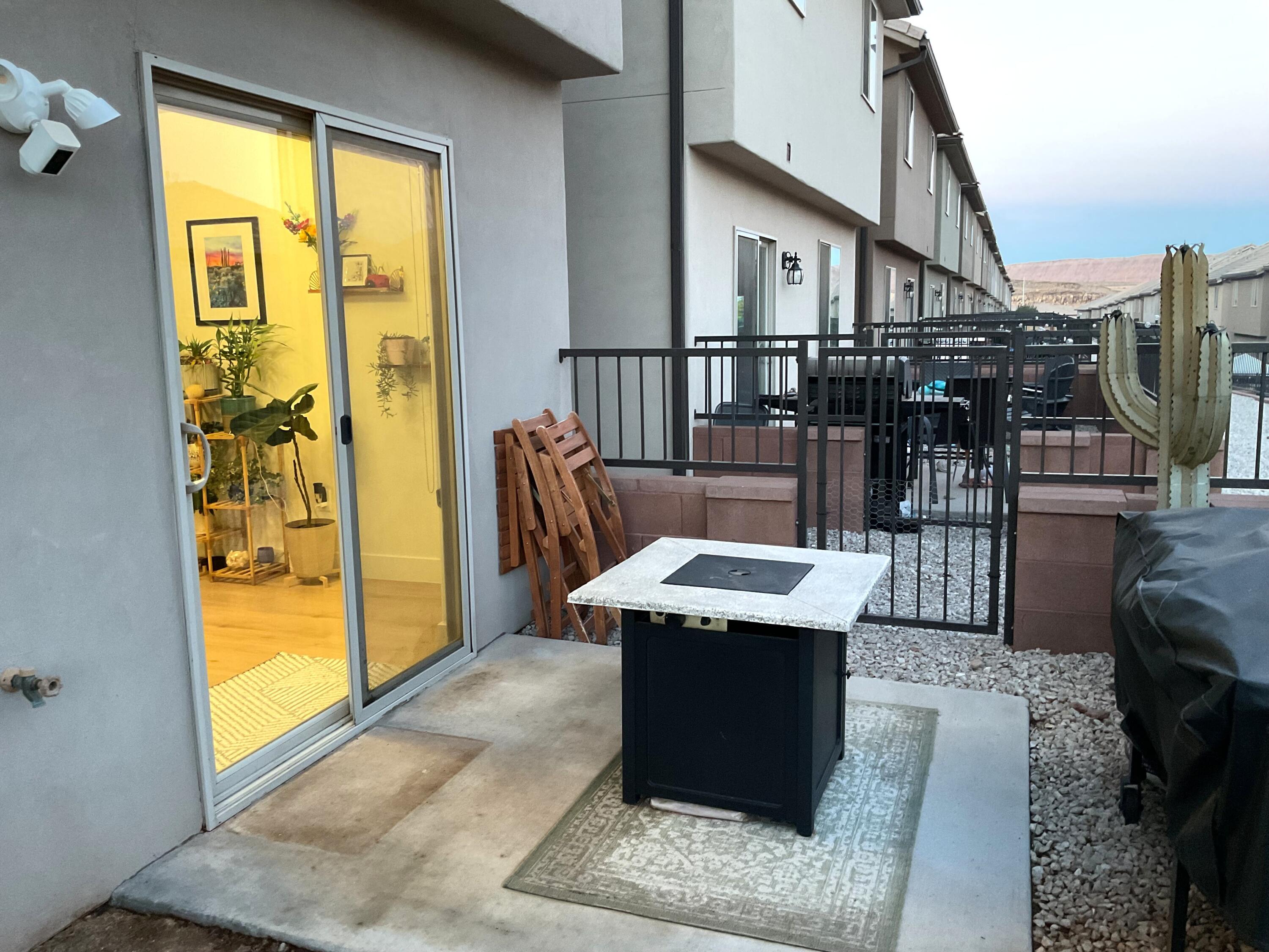 DESERT BLUFF AT DESERT CANYONS TOWNHOMES - Residential