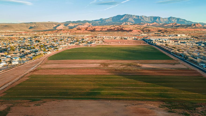 44 Residential Lots - Turner Farms Phase I Bulk Offering in Washington City
Turner Farms Phase I represents the initial release of the Turner Farms master-planned community. Located approximately ½ mile from I-15 Exit 13 with direct access off 1100 E and planned connectivity to Telegraph Street, the property provides strong regional access, visibility, and proximity to established retail and services. Surrounded by ongoing residential development and new construction activity.