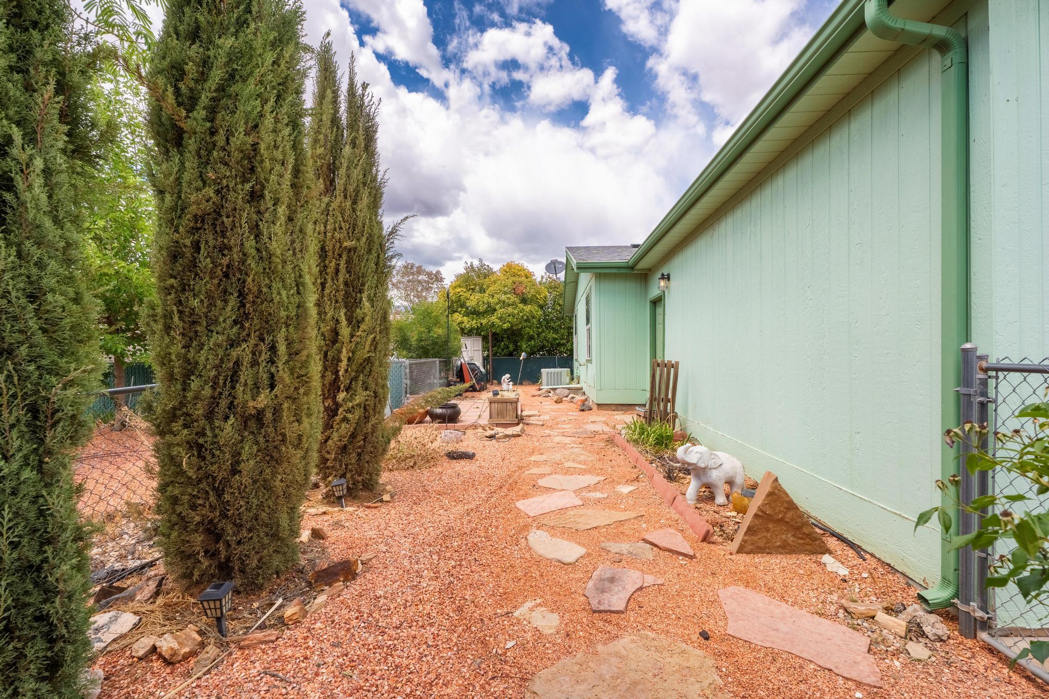 LAVA BLUFF MOBILE HOME PARK - Residential