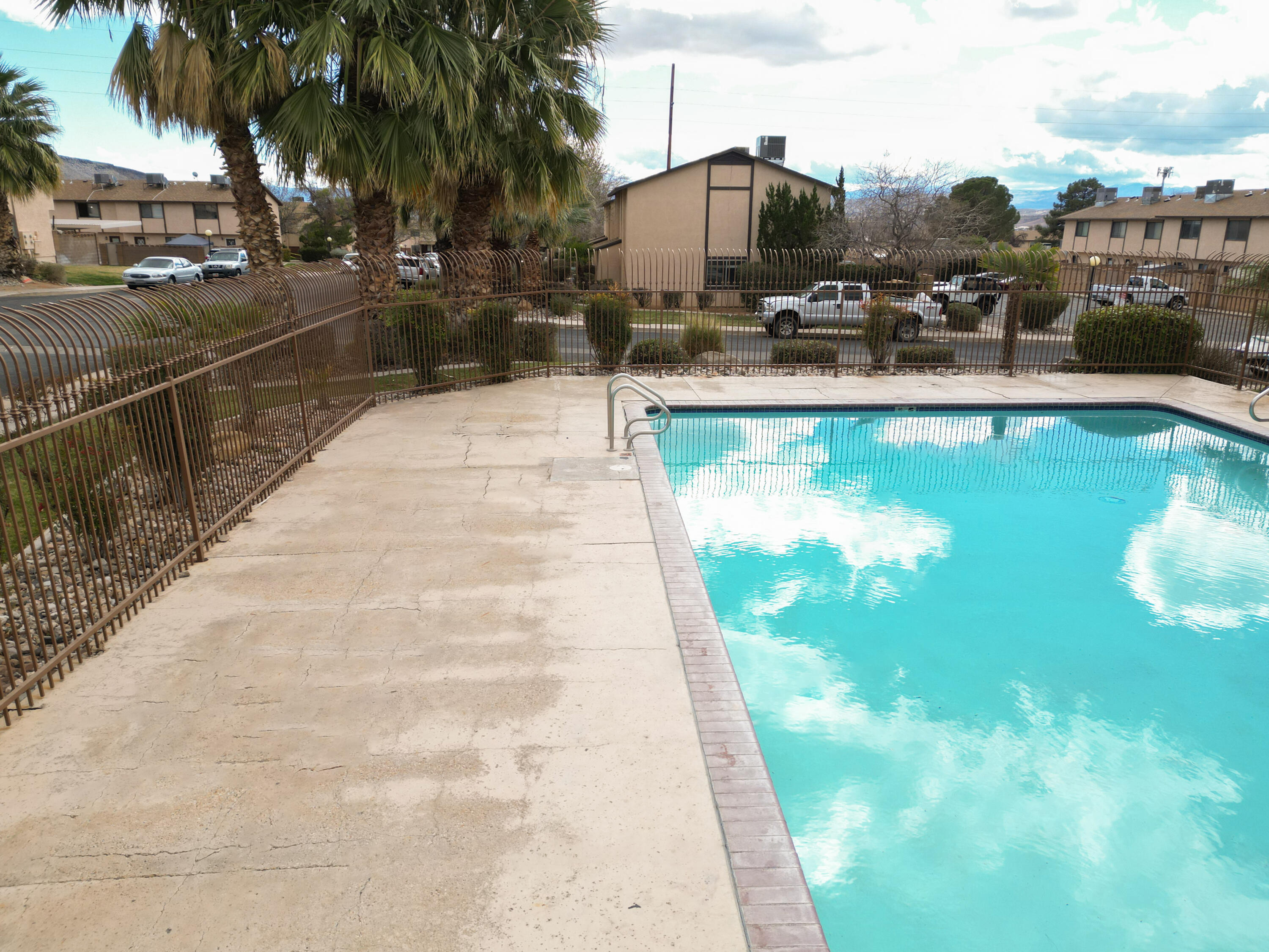 COLOR VIEW TOWNHOMES - Residential