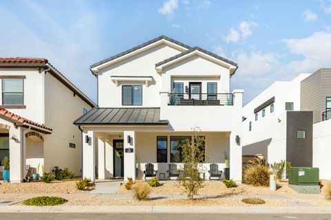 Photo of 656 W JUNIPER HILL DR, Saint George, UT 84790 (MLS # 26-268600)