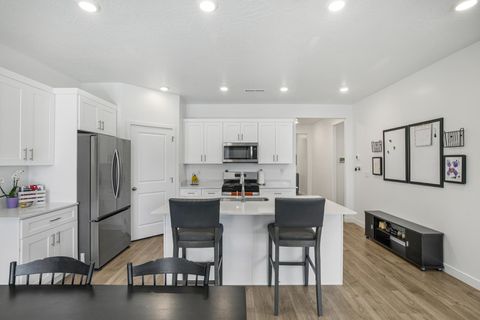 Tiny photo for 1473 S Staircase Way, Washington, UT 84780 (MLS # 26-271786)
