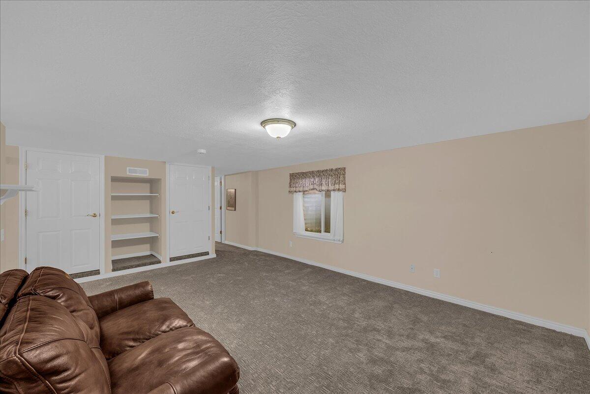 KINGS ROW ESTATES - Residential