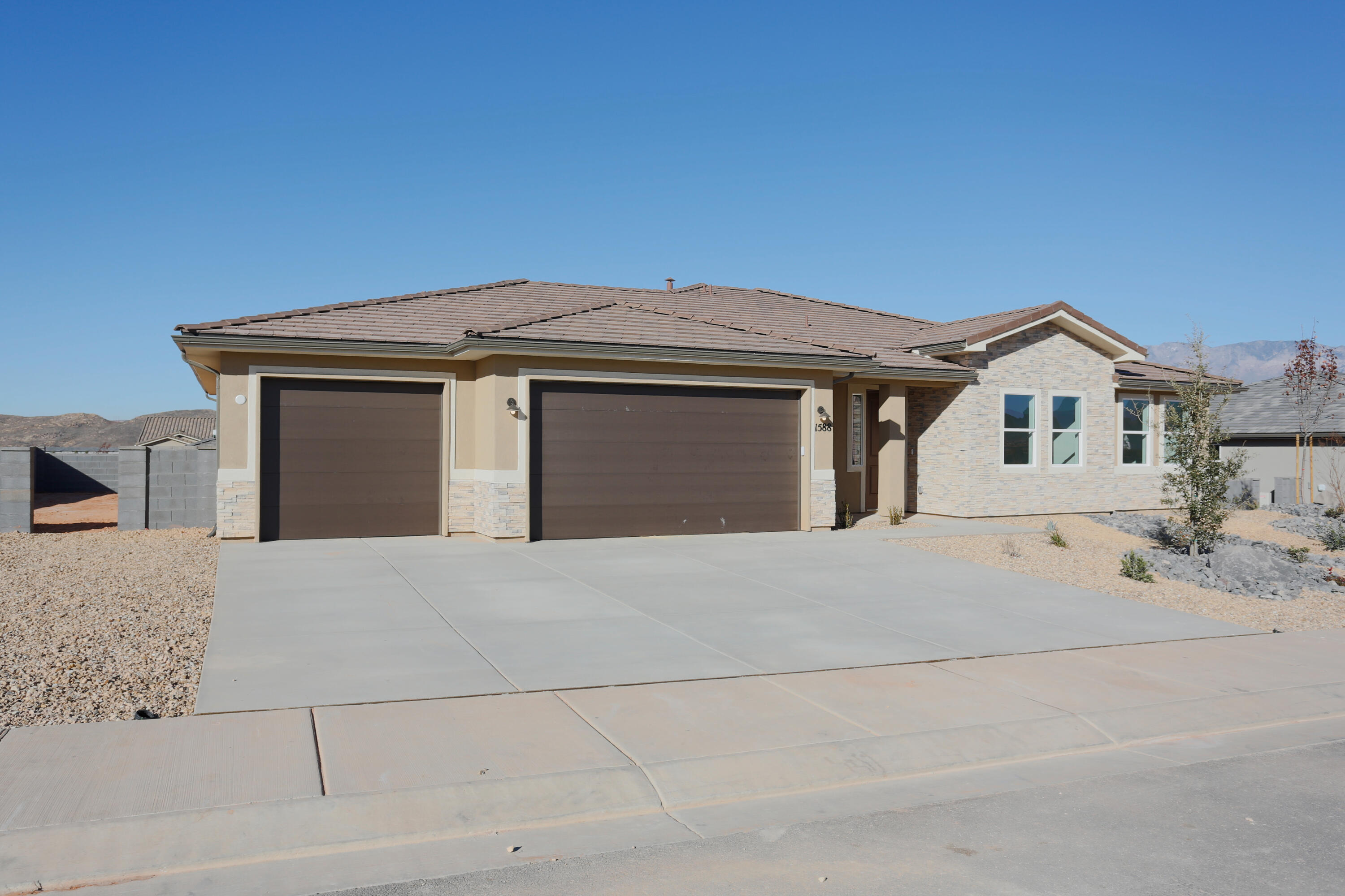 RED SLATE ESTATES - Residential