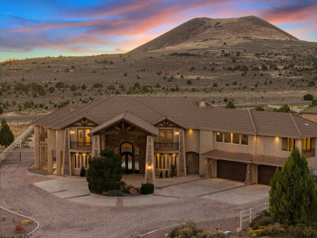 Photo for 533 W CANYON TRAILS CIR, Dammeron Valley, UT 84783 (MLS # 25-266020)