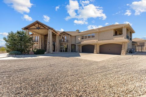 Tiny photo for 533 W CANYON TRAILS CIR, Dammeron Valley, UT 84783 (MLS # 25-266020)