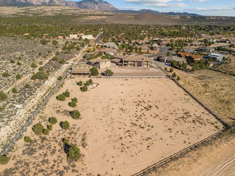 Tiny photo for 533 W CANYON TRAILS CIR, Dammeron Valley, UT 84783 (MLS # 25-266020)
