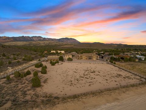 Tiny photo for 533 W CANYON TRAILS CIR, Dammeron Valley, UT 84783 (MLS # 25-266020)