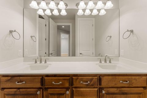 Tiny photo for 533 W CANYON TRAILS CIR, Dammeron Valley, UT 84783 (MLS # 25-266020)