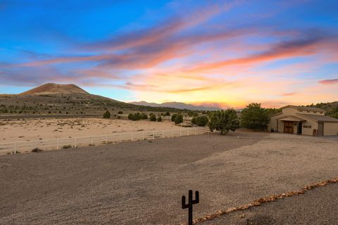 Tiny photo for 533 W CANYON TRAILS CIR, Dammeron Valley, UT 84783 (MLS # 25-266020)