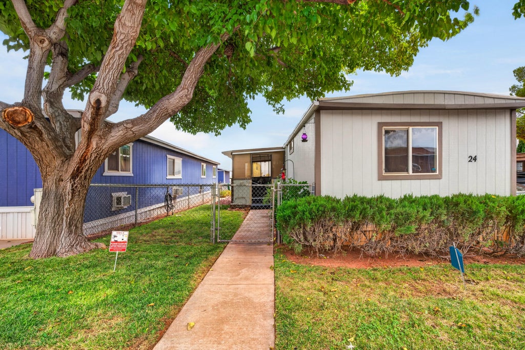 Photo of 1574 N Dixie Downs RD 24 #24, Saint George, UT 84770 (MLS # 26-275248)
