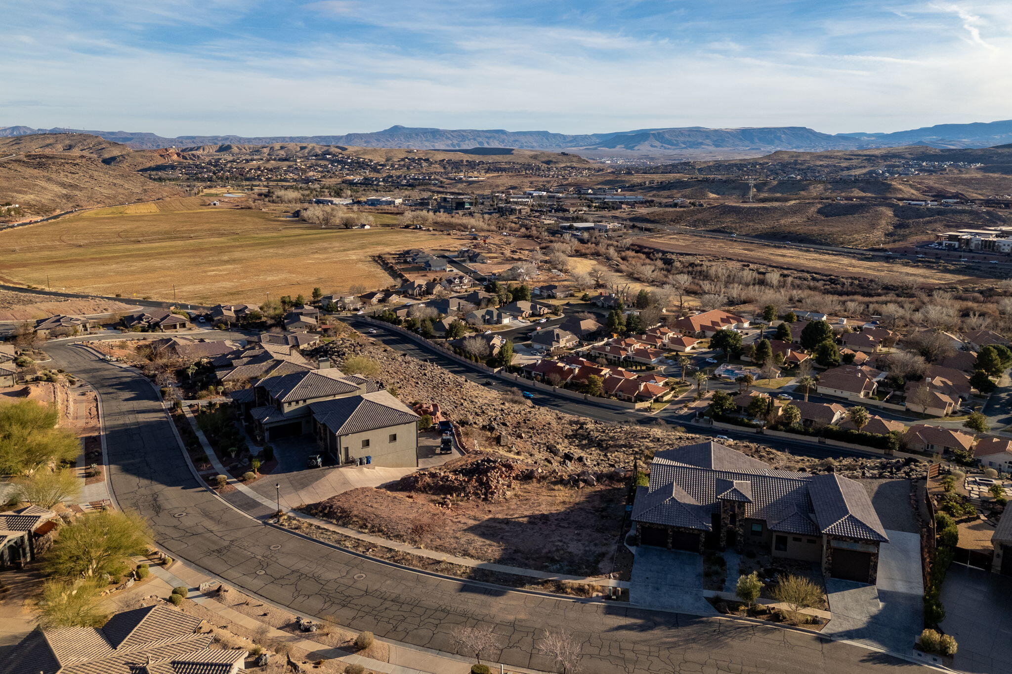 WHISPER RIDGE - Land