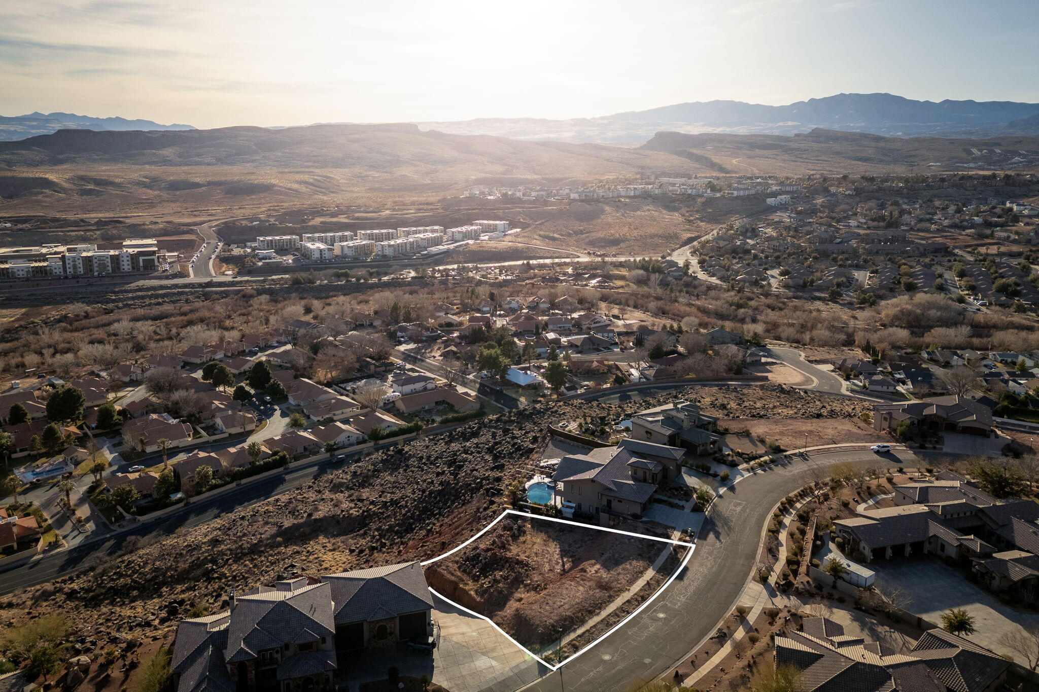 WHISPER RIDGE - Land