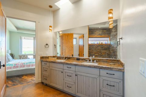 Tiny photo for 3202 S SANDSTONE DR, Hurricane, UT 84737 (MLS # 26-273073)