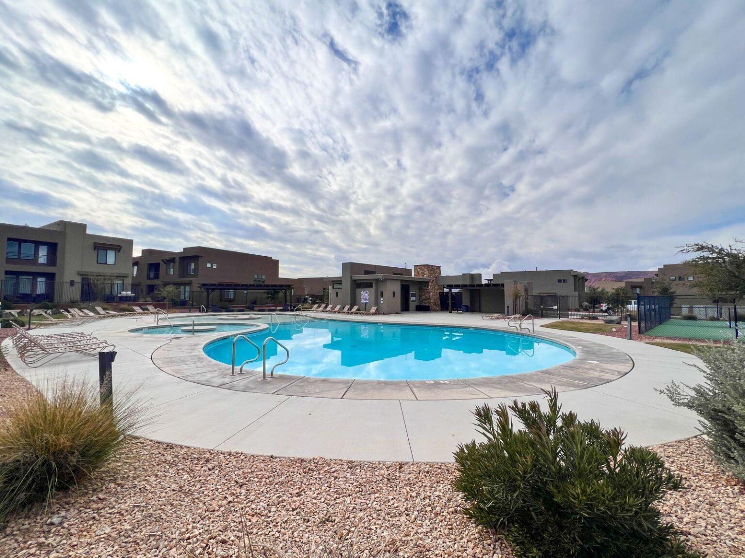 ESCAPES AT THE LEDGES - Residential