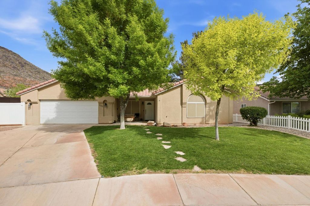 Photo of 282 N 1160 W CIR, Saint George, UT 84770 (MLS # 26-271324)