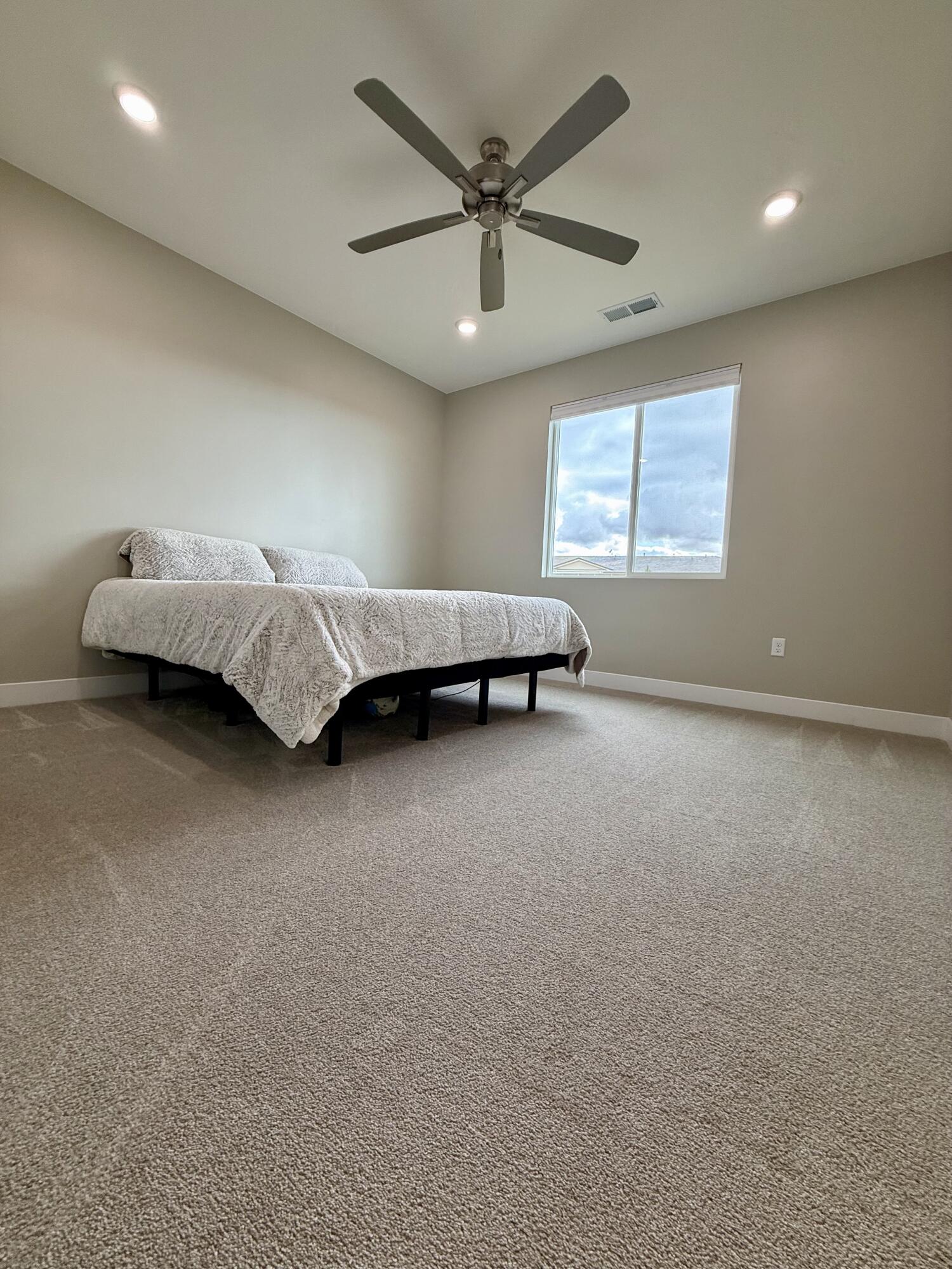 PEREGRINE POINTE WEST - Residential