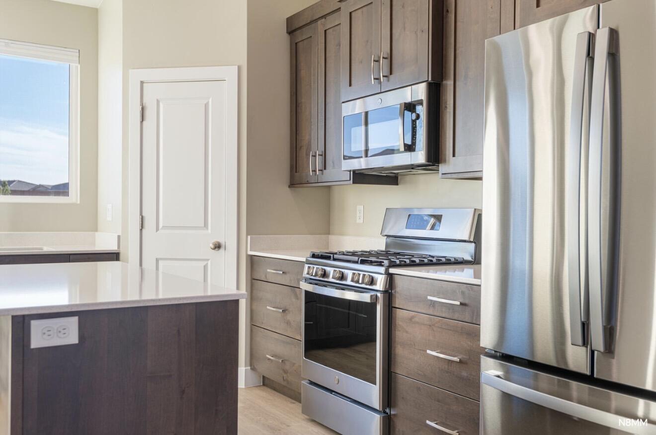 PEREGRINE POINTE WEST - Residential