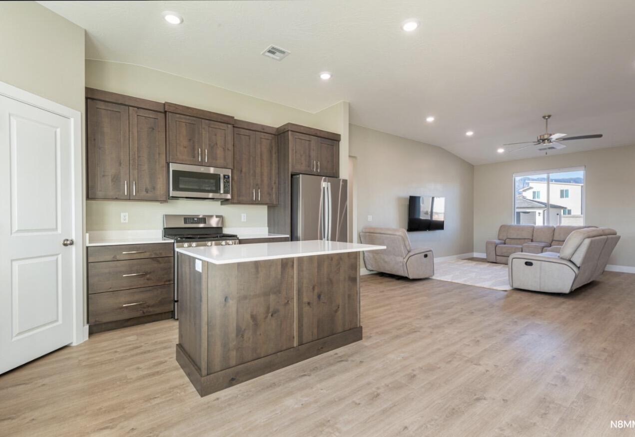 PEREGRINE POINTE WEST - Residential