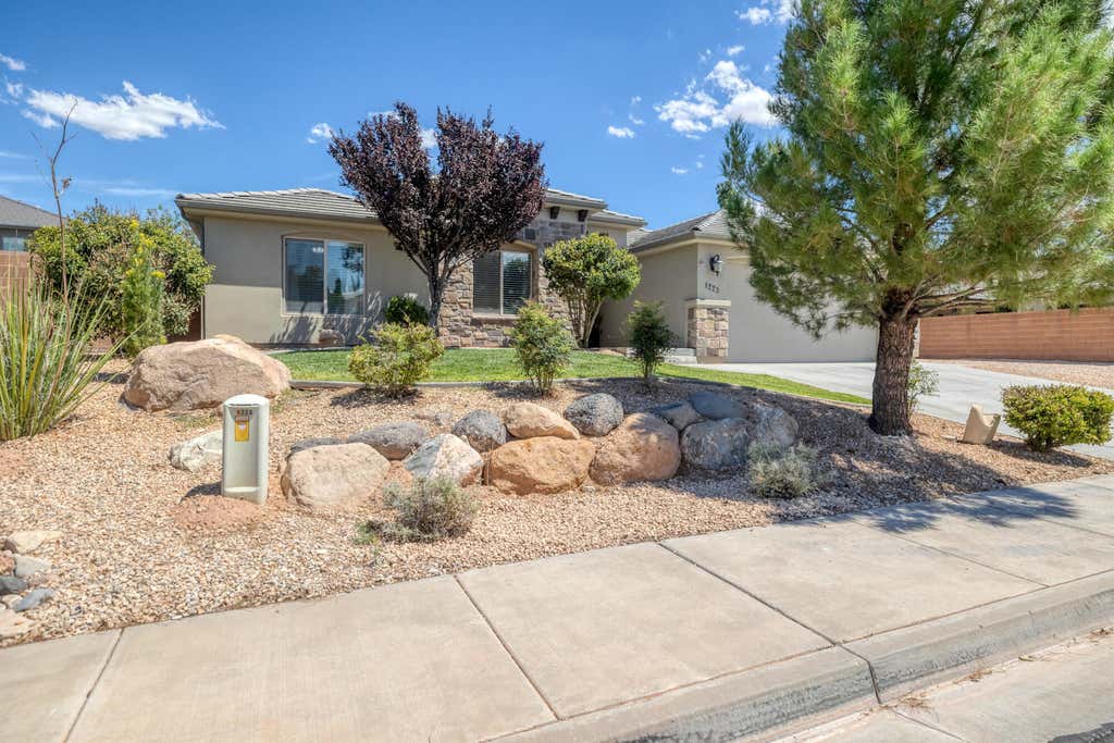 Photo of 1223 S Arches ST, Toquerville, UT 84774 (MLS # 26-275316)