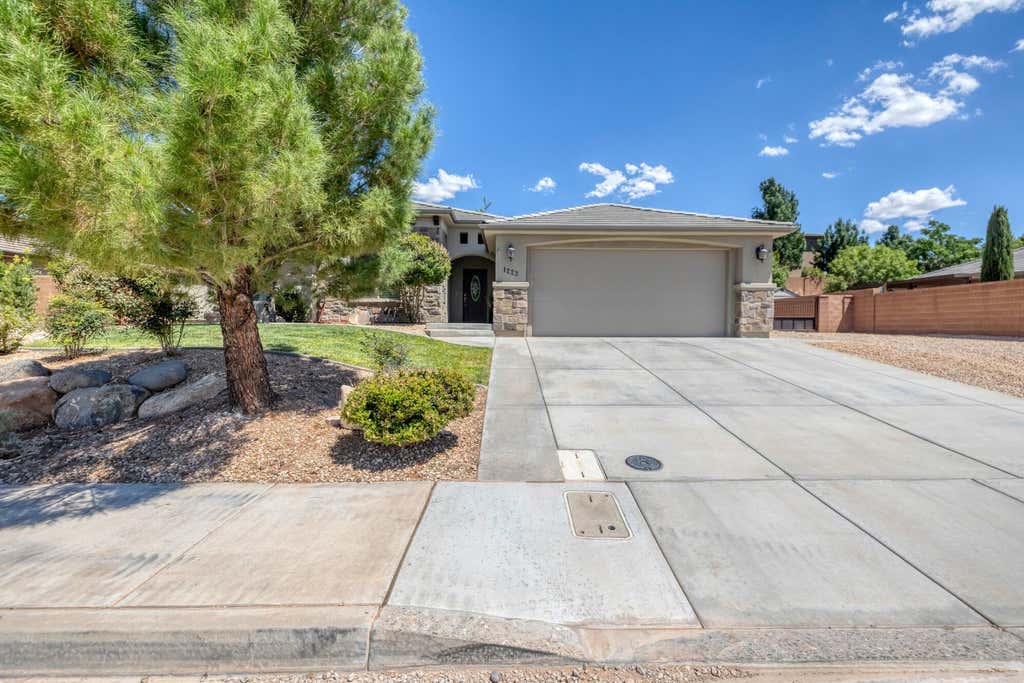 Photo of 1223 S Arches ST, Toquerville, UT 84774 (MLS # 26-275316)