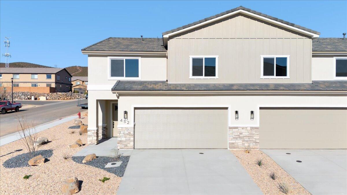 HURRICANE HEIGHTS TOWNHOMES - Residential