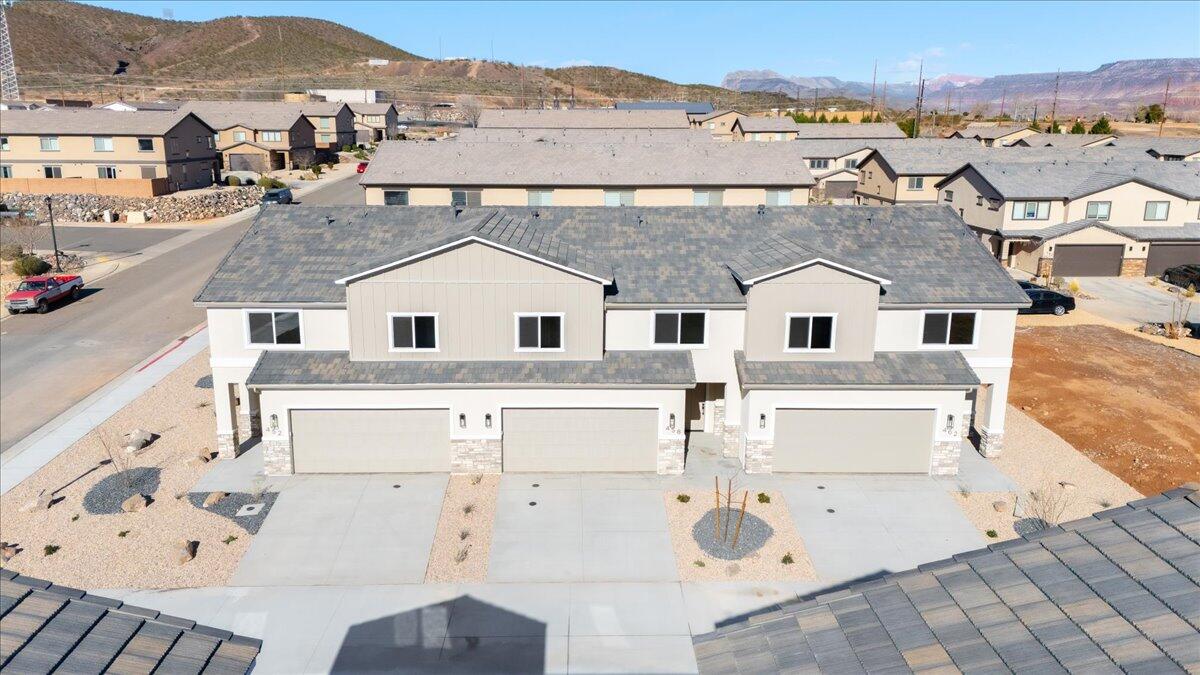 HURRICANE HEIGHTS TOWNHOMES - Residential