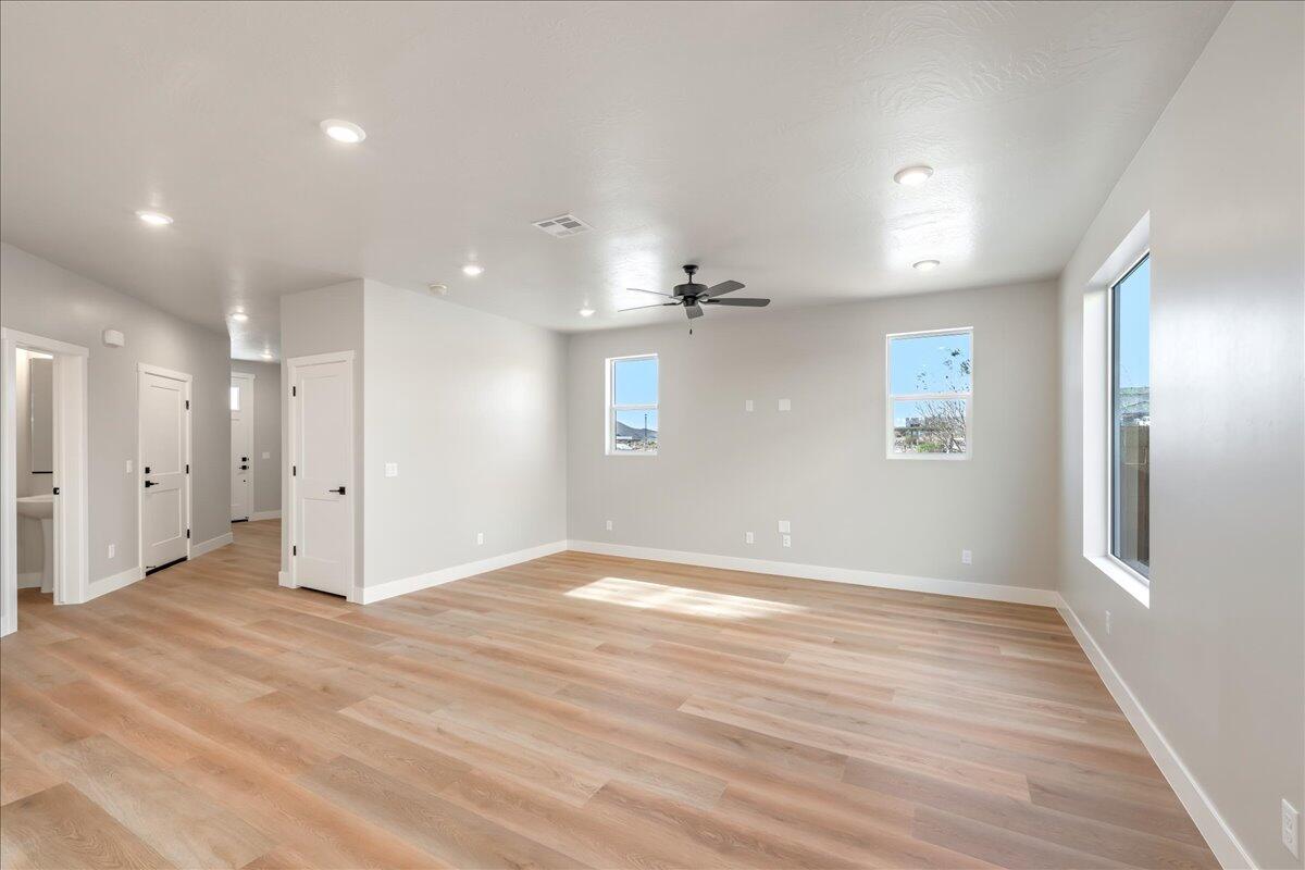 HURRICANE HEIGHTS TOWNHOMES - Residential