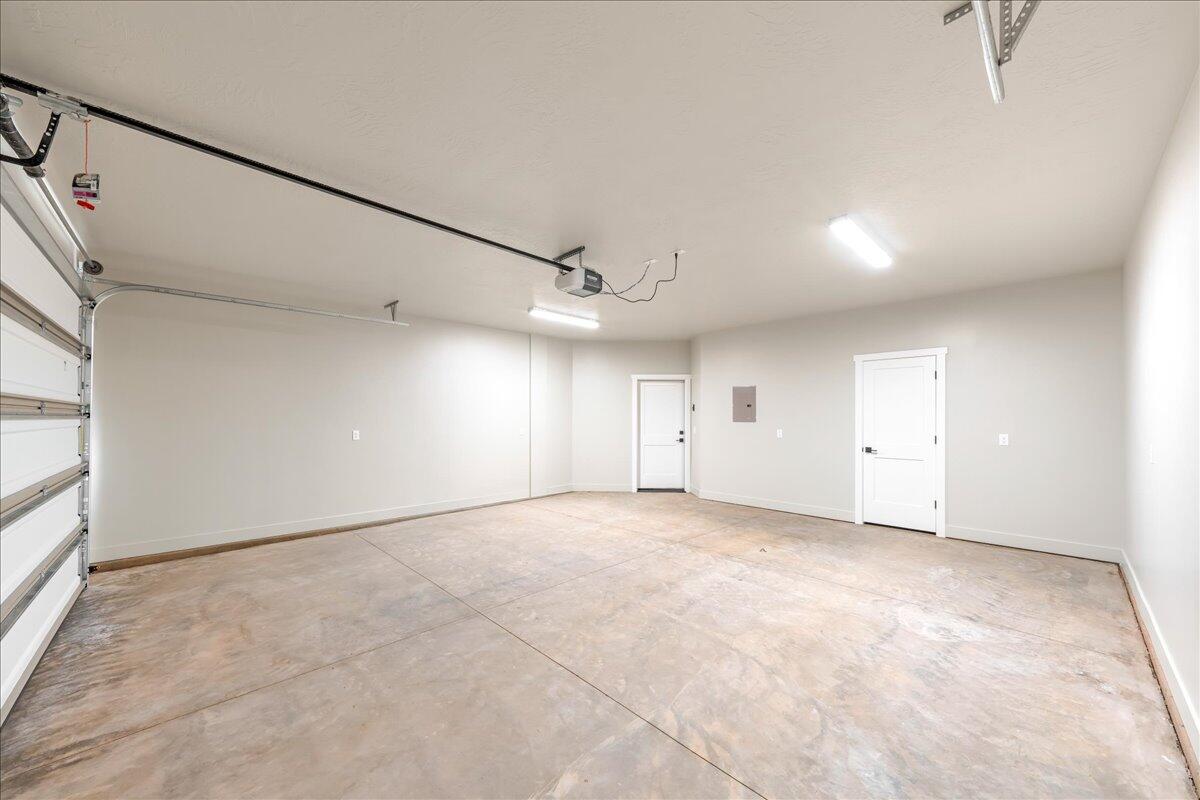 HURRICANE HEIGHTS TOWNHOMES - Residential