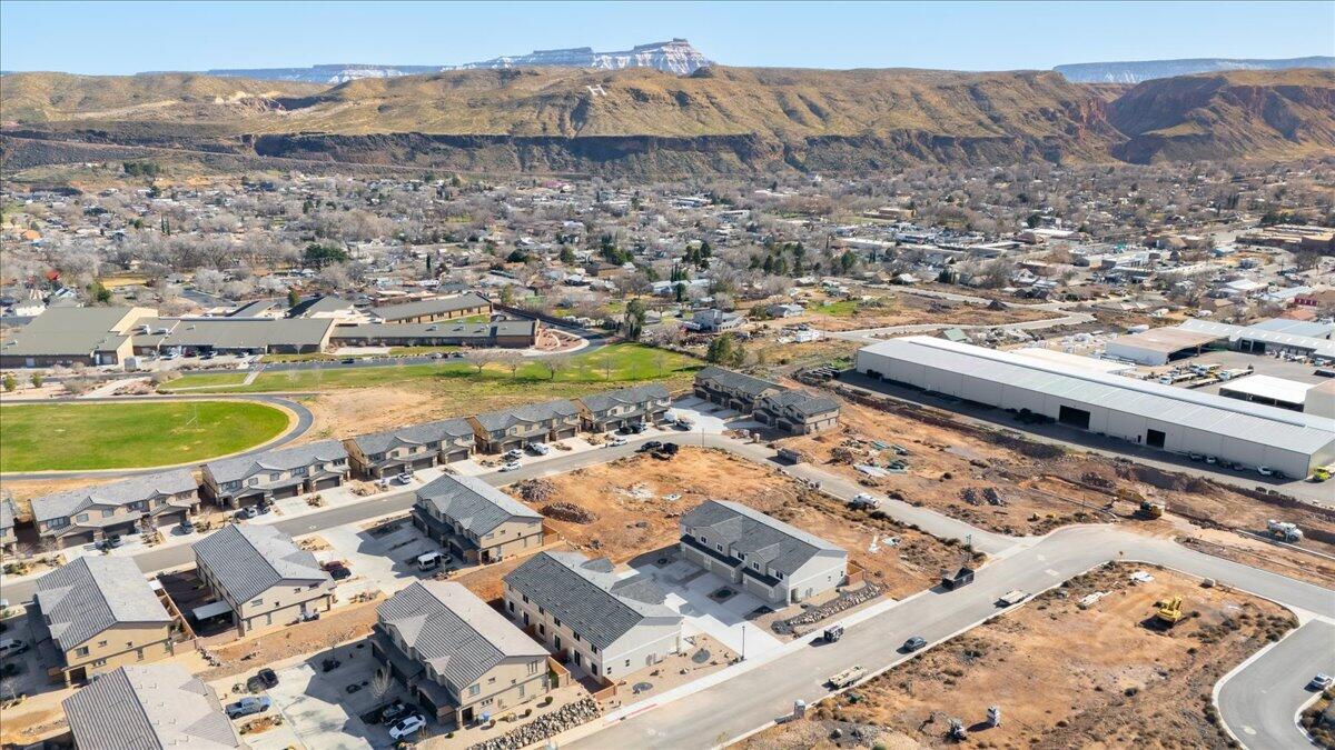 HURRICANE HEIGHTS TOWNHOMES - Residential