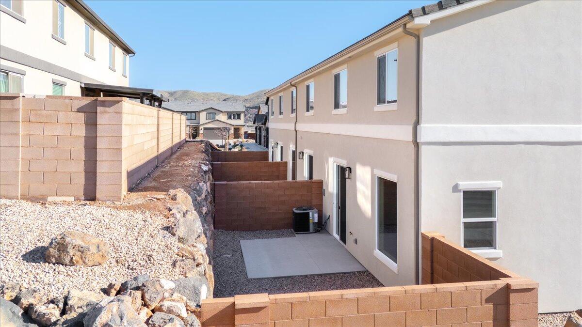 HURRICANE HEIGHTS TOWNHOMES - Residential