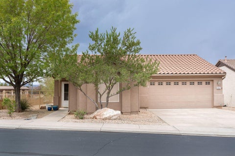 Photo of 4452 S Laurel Green DR, Saint George, UT 84790 (MLS # 26-276677)