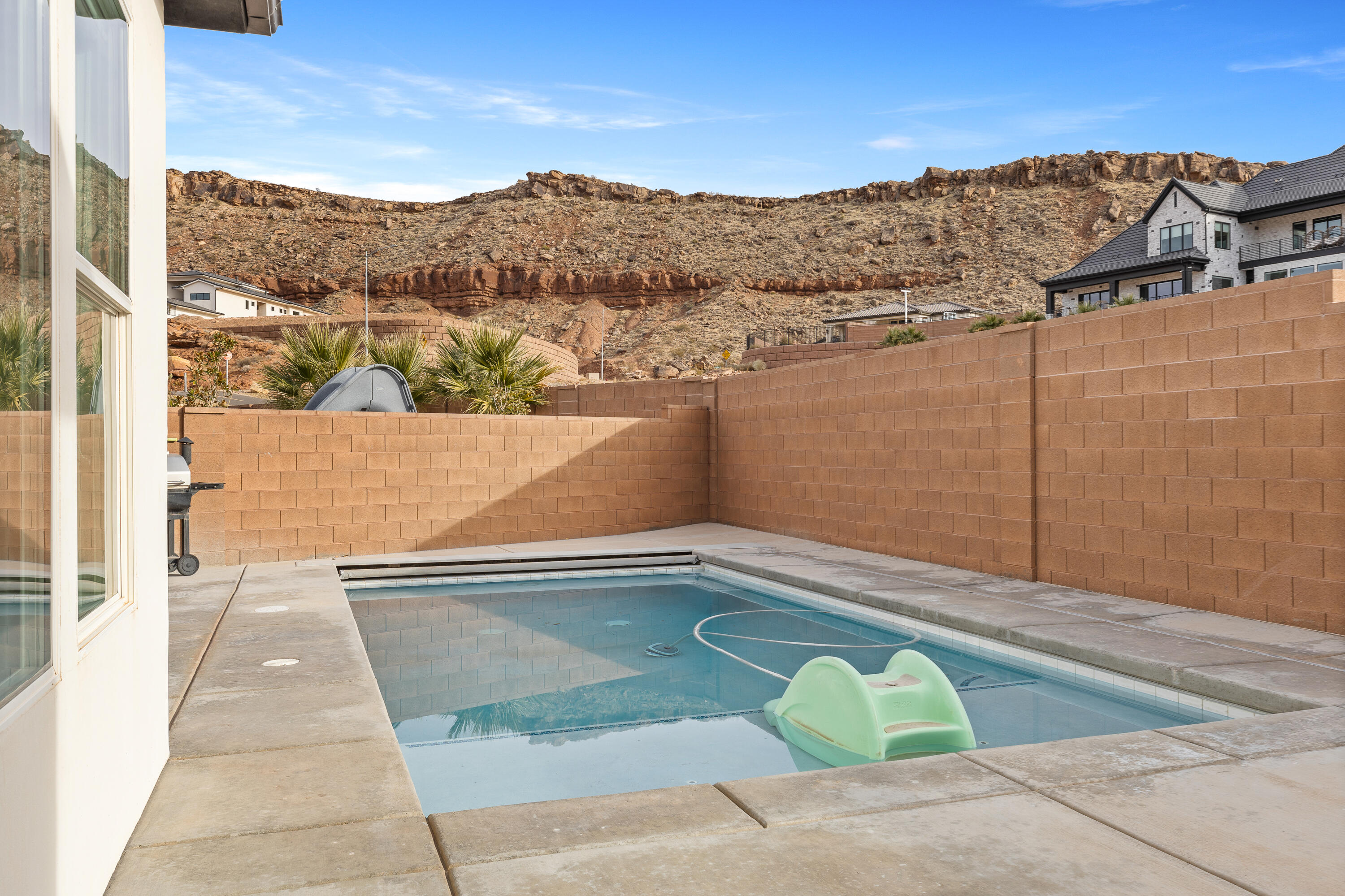 MAPLE ESTATES - Residential