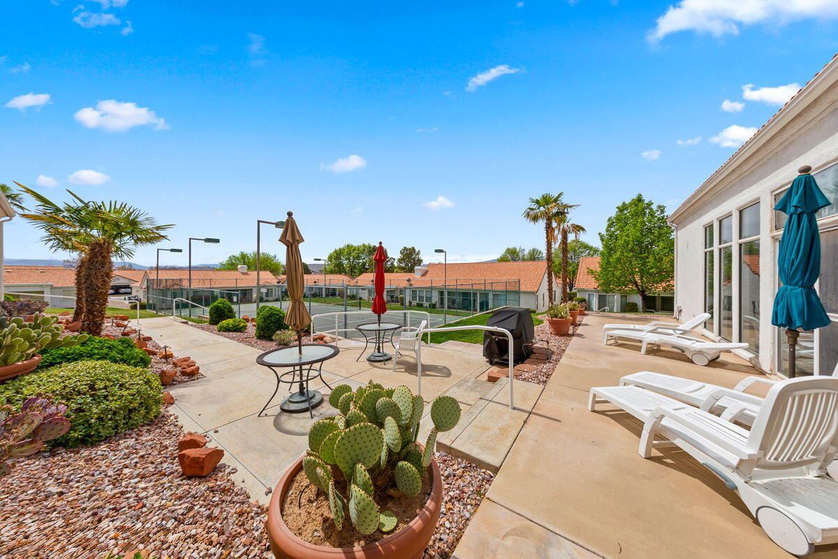 VISTA DEL SOL TOWNHOMES - Residential