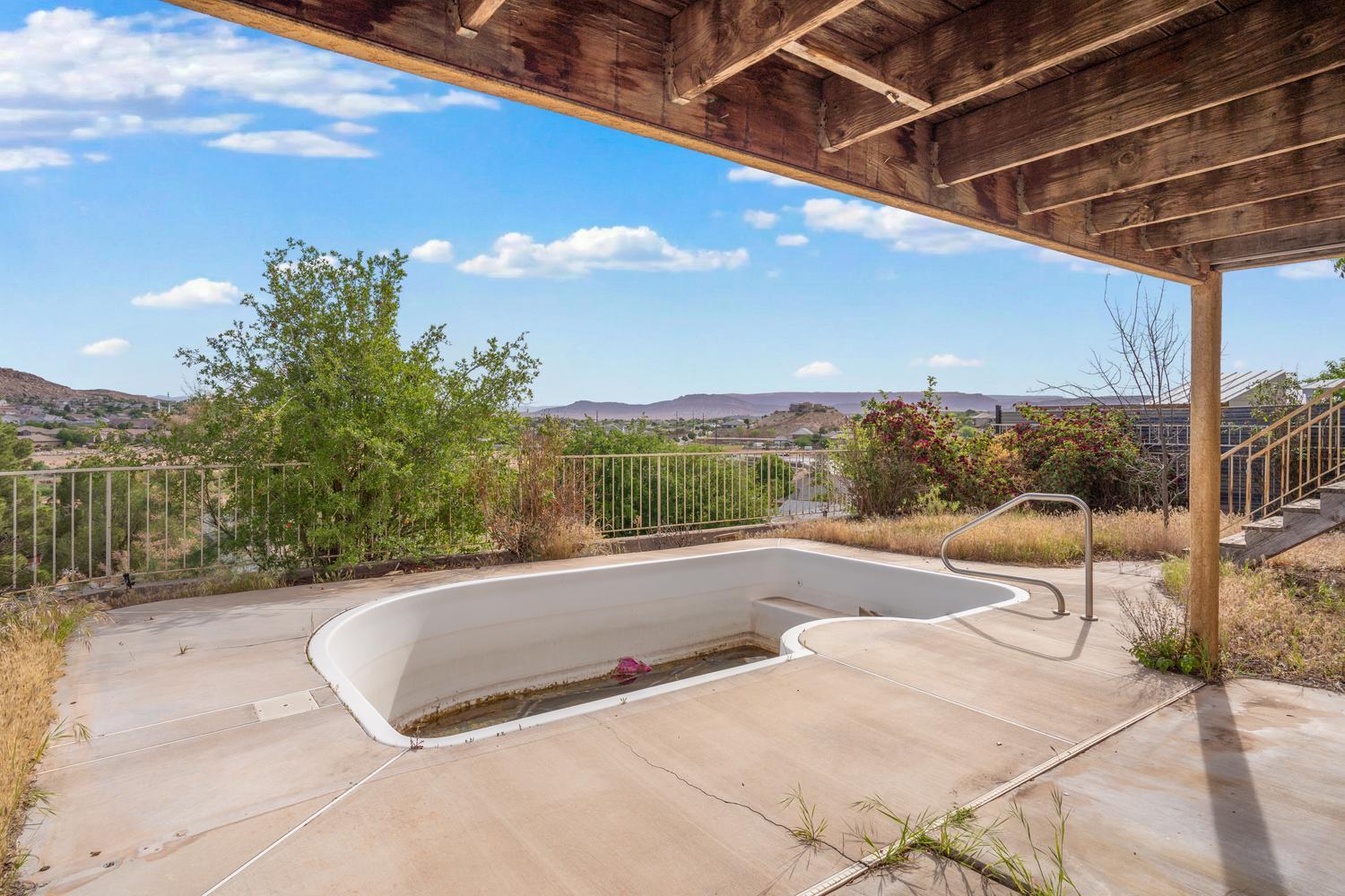 BLOOMINGTON HILLS - Residential