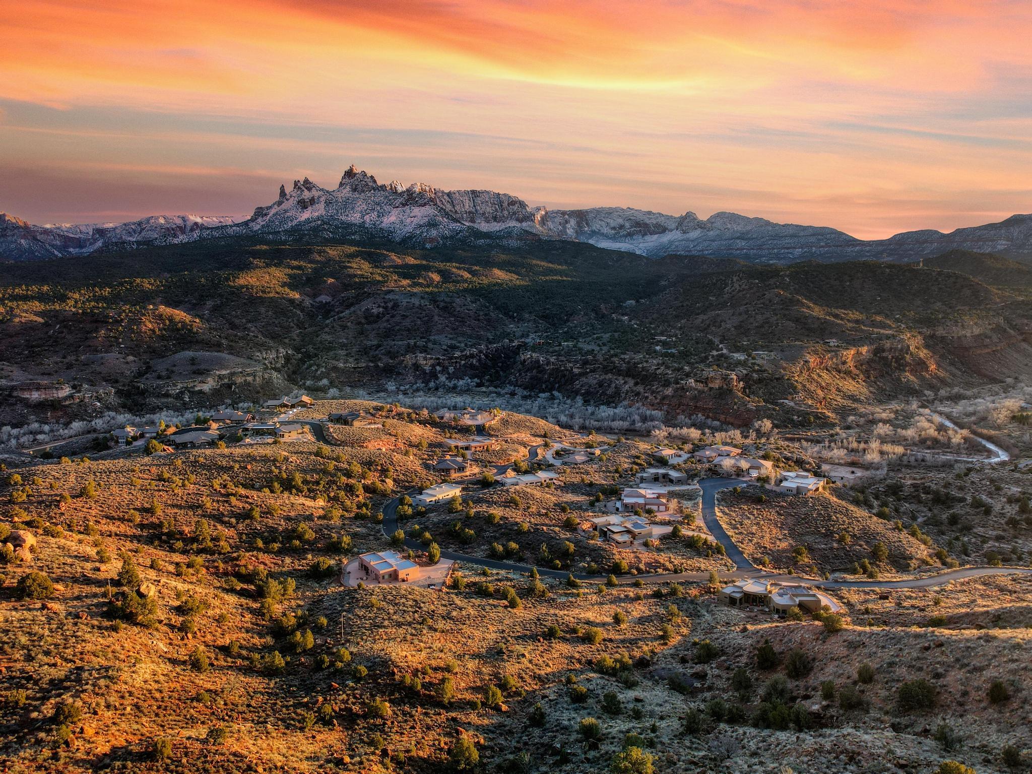 ANASAZI PLATEAU - Land