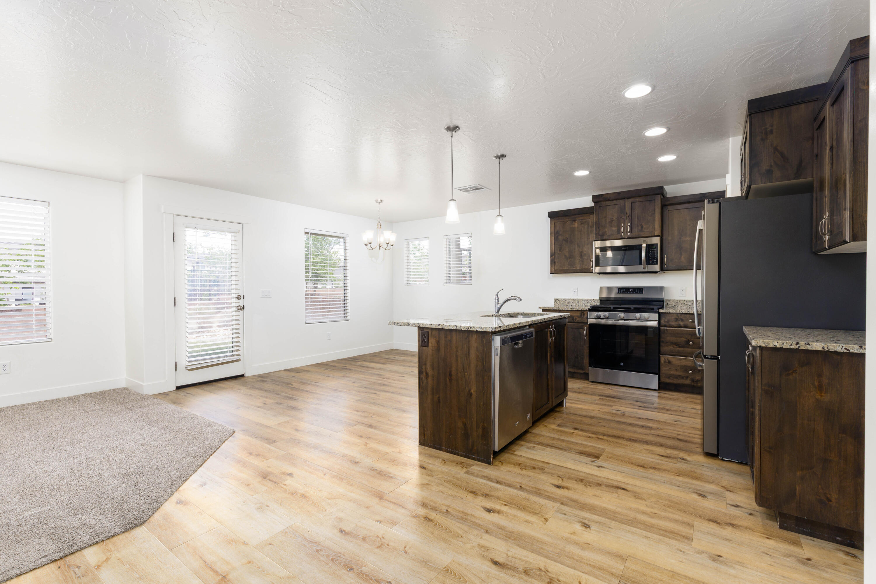 DESERT HOLLOW - Residential