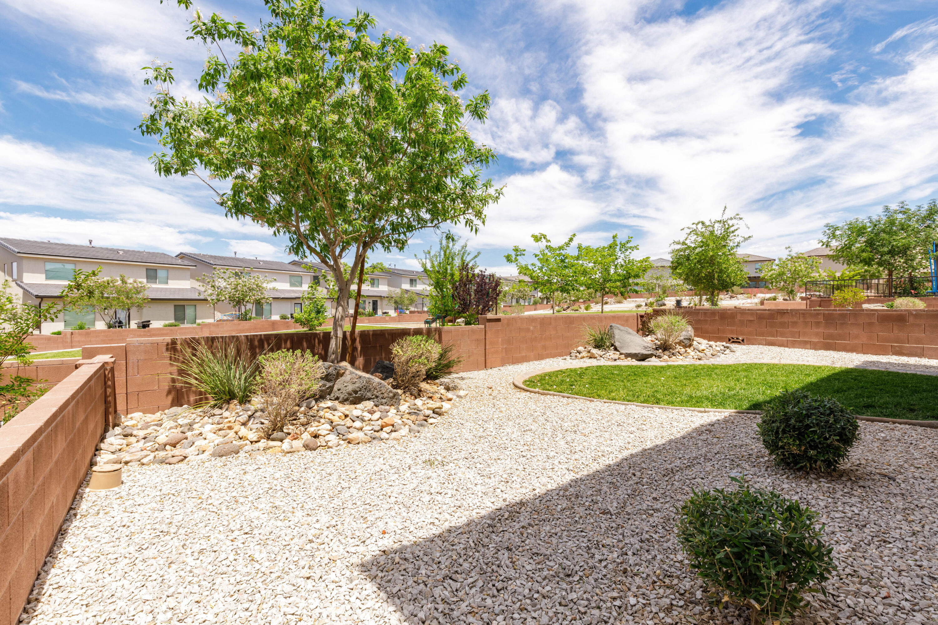 DESERT HOLLOW - Residential