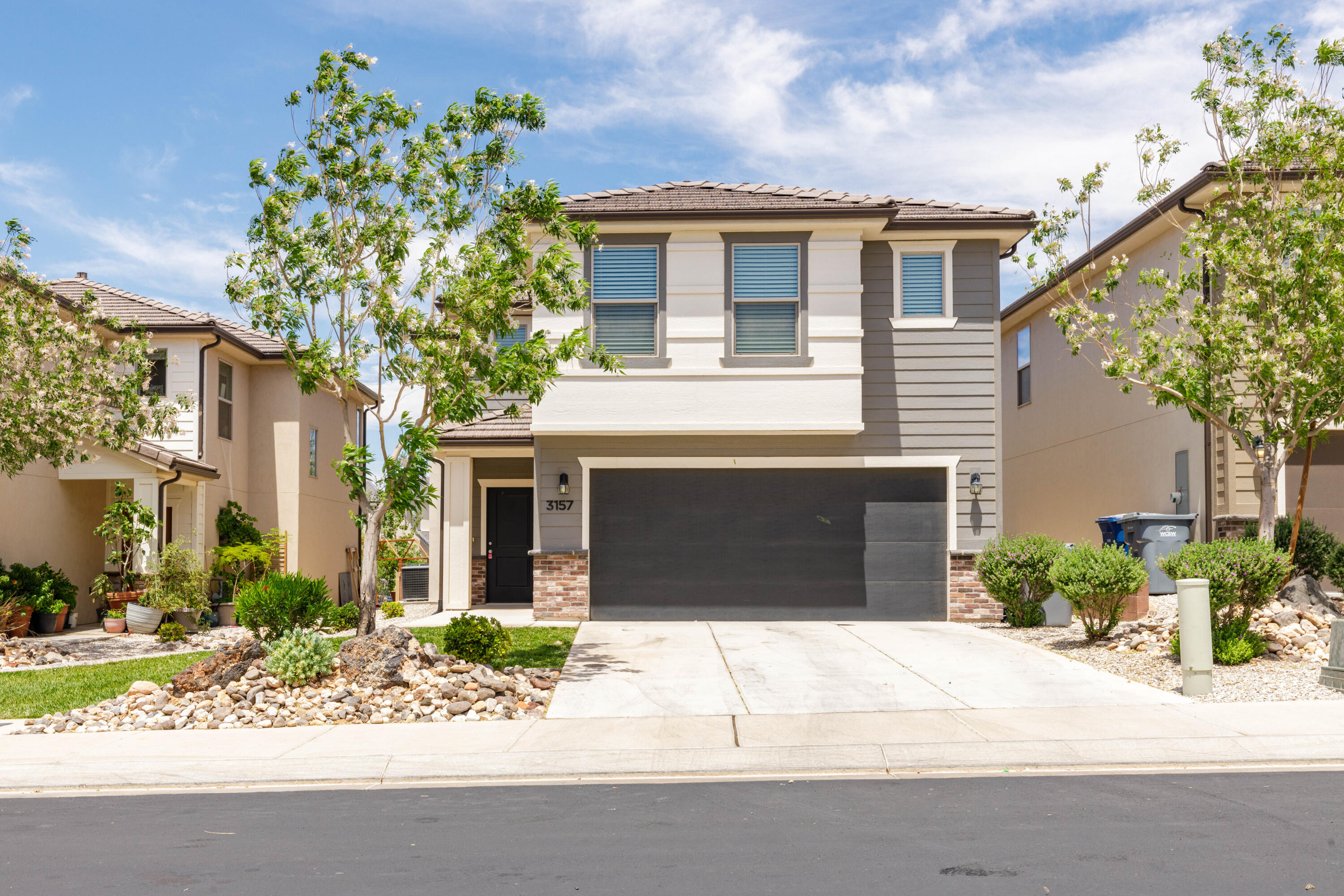 DESERT HOLLOW - Residential