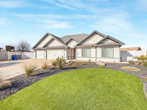 Photo of 862 W CRYSTAL DR, Saint George, UT 84770 (MLS # 26-271905)