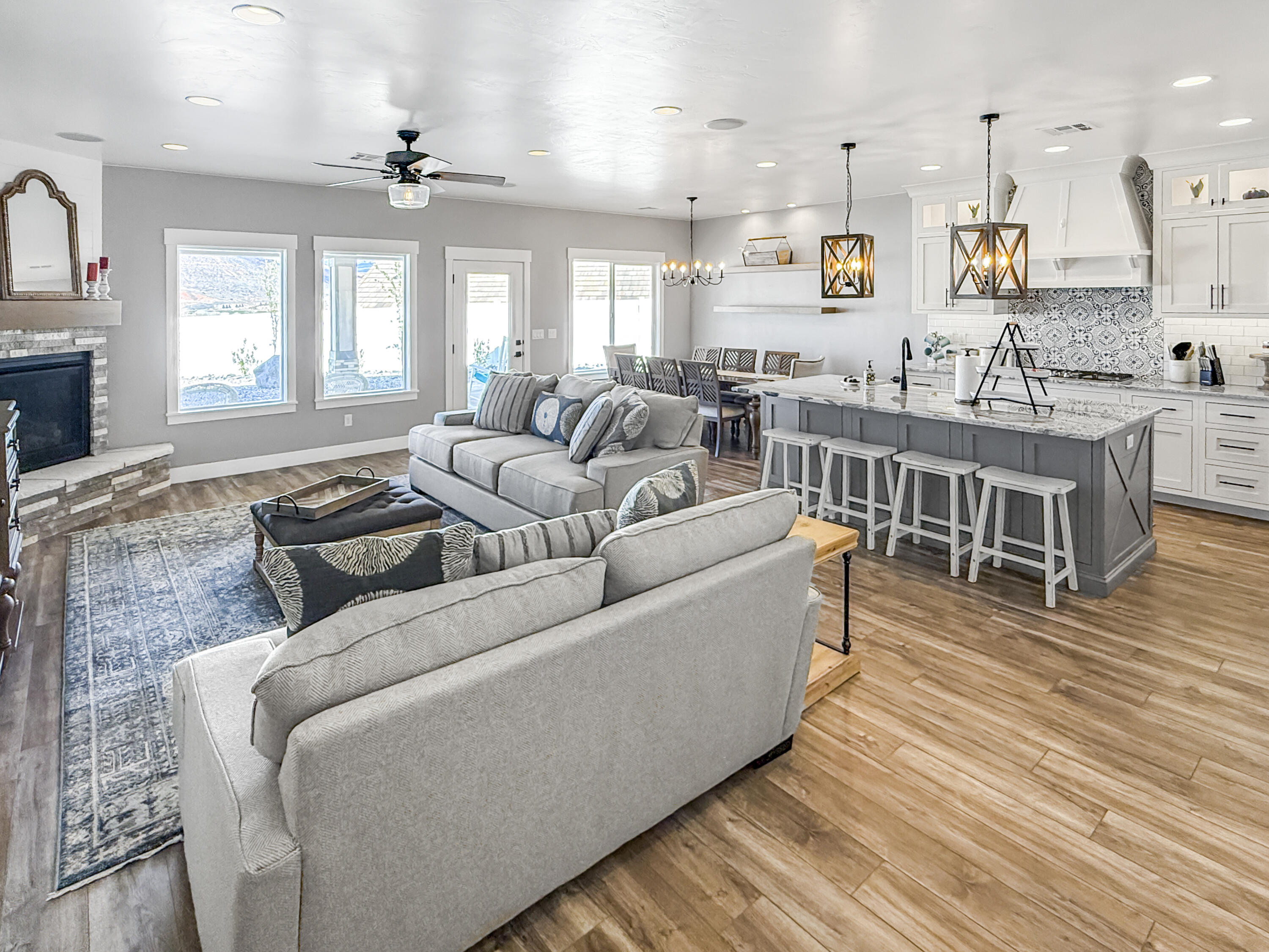 MESA PALMS ESTATES - Residential