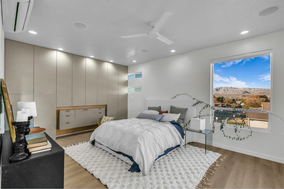 STONE POINT TOWNHOMES - Residential