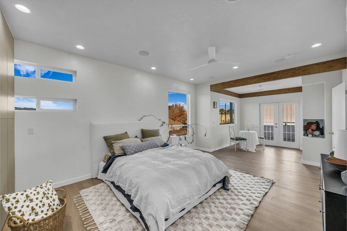 STONE POINT TOWNHOMES - Residential