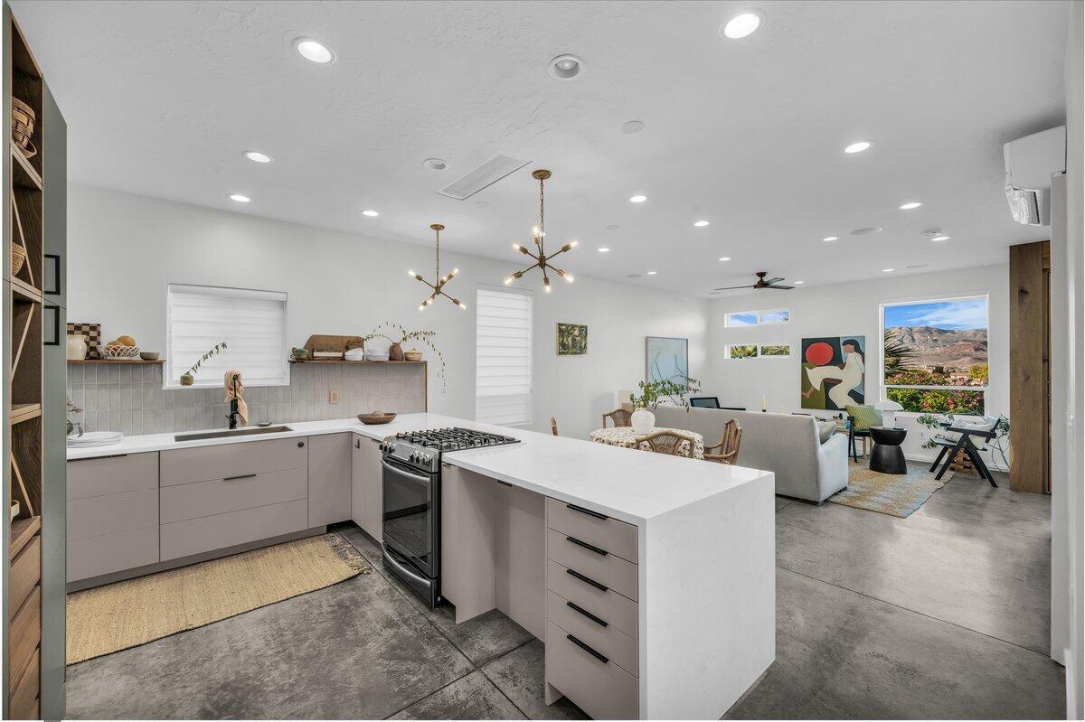 STONE POINT TOWNHOMES - Residential